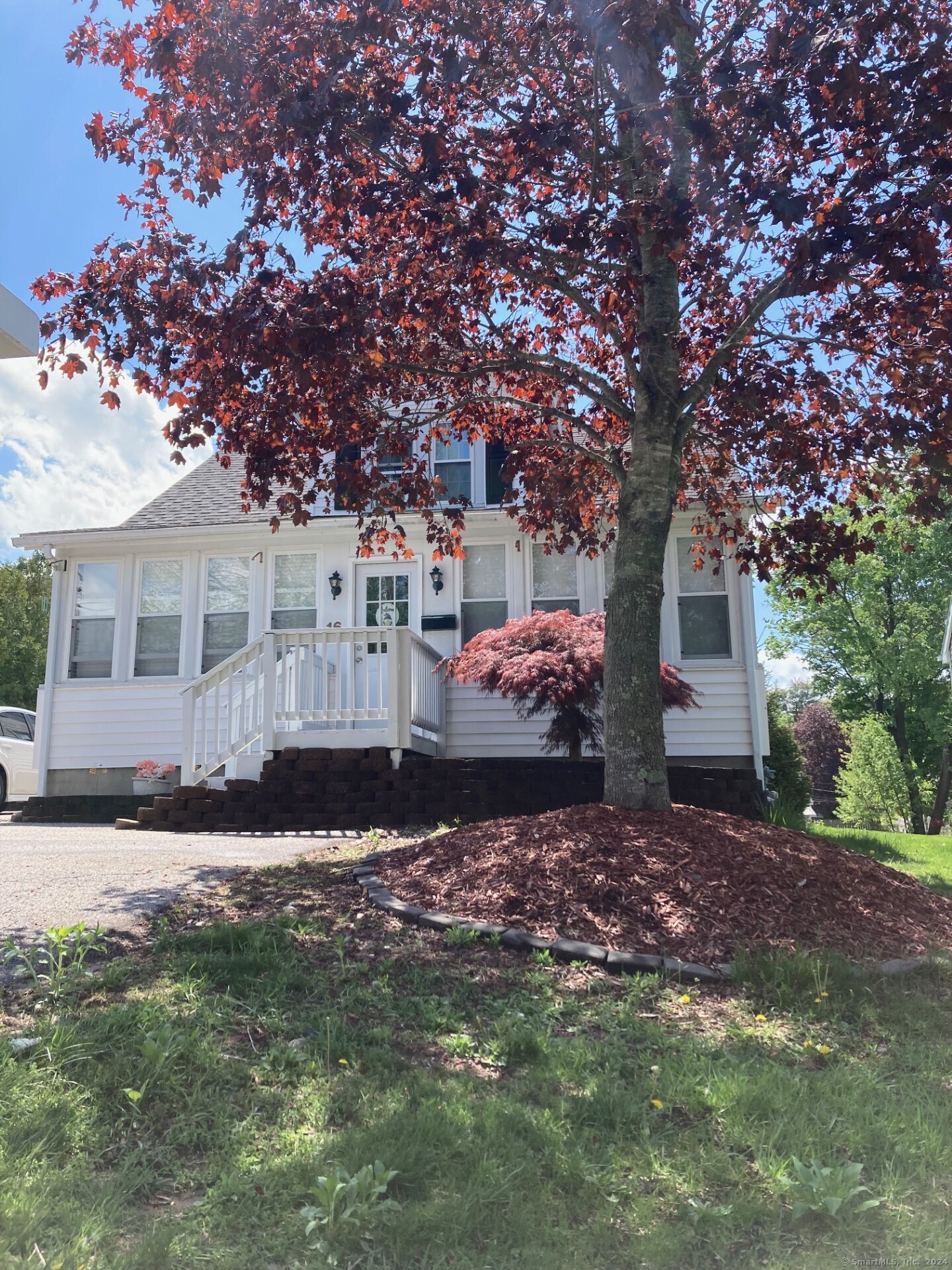 a view of a house with a yard