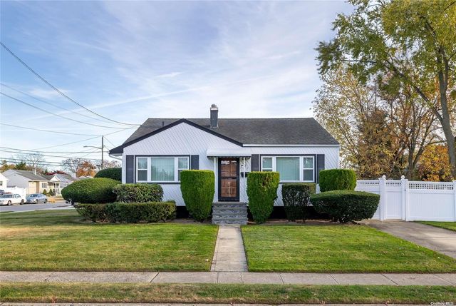 $599,000 | 293 Newark Street | Lindenhurst