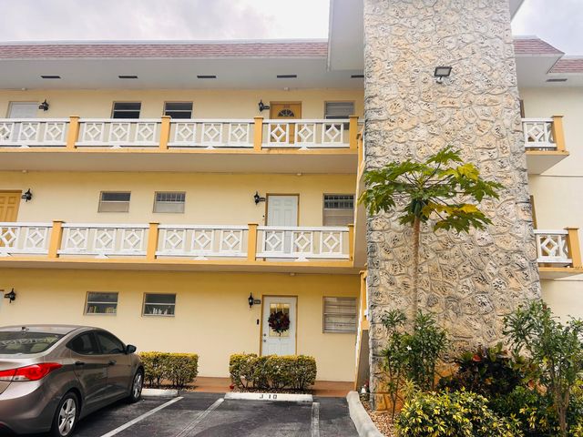 $115,000 | 5111 West Oakland Park Boulevard, Unit 302 | Lauderdale Lakes West Gate