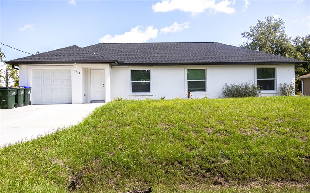 a view of a house with a yard