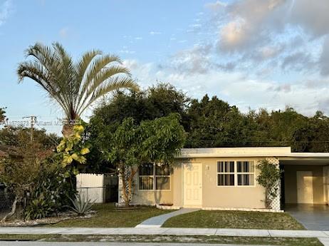 a view of a house with a yard