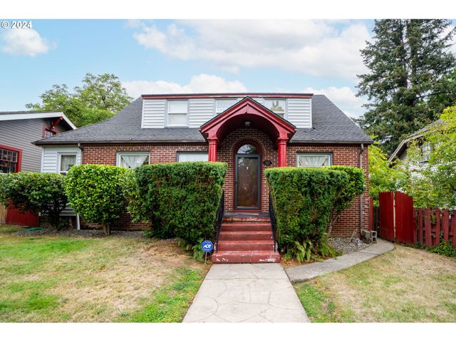 $599,900 | 5607 North Moore Avenue | Humboldt