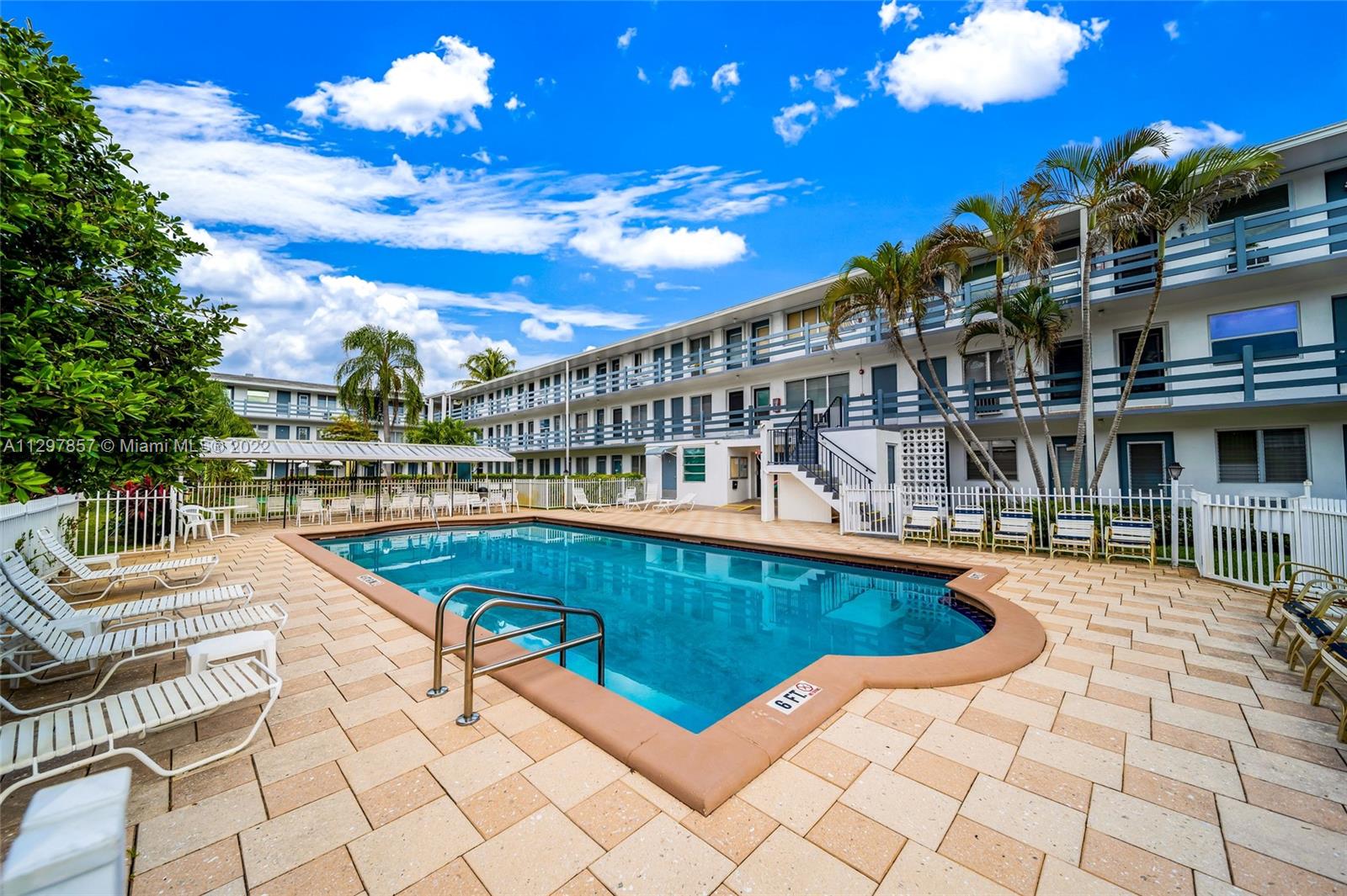 a view of a swimming pool with seating space