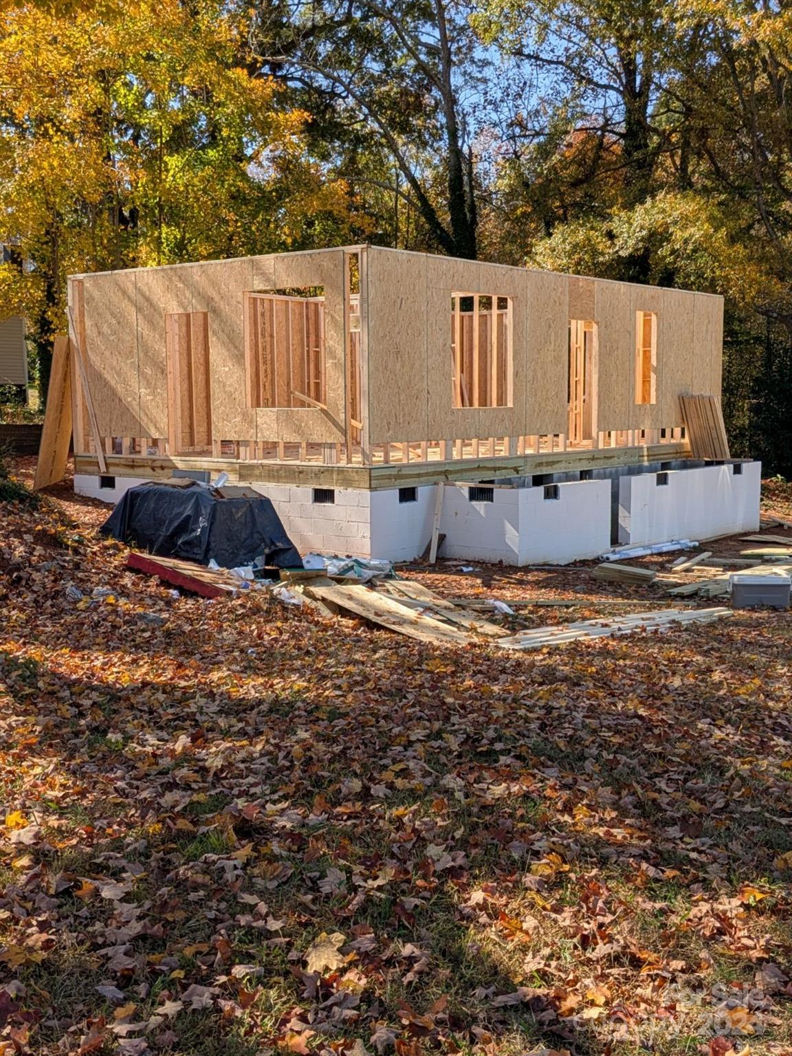 a view of a back yard of the house