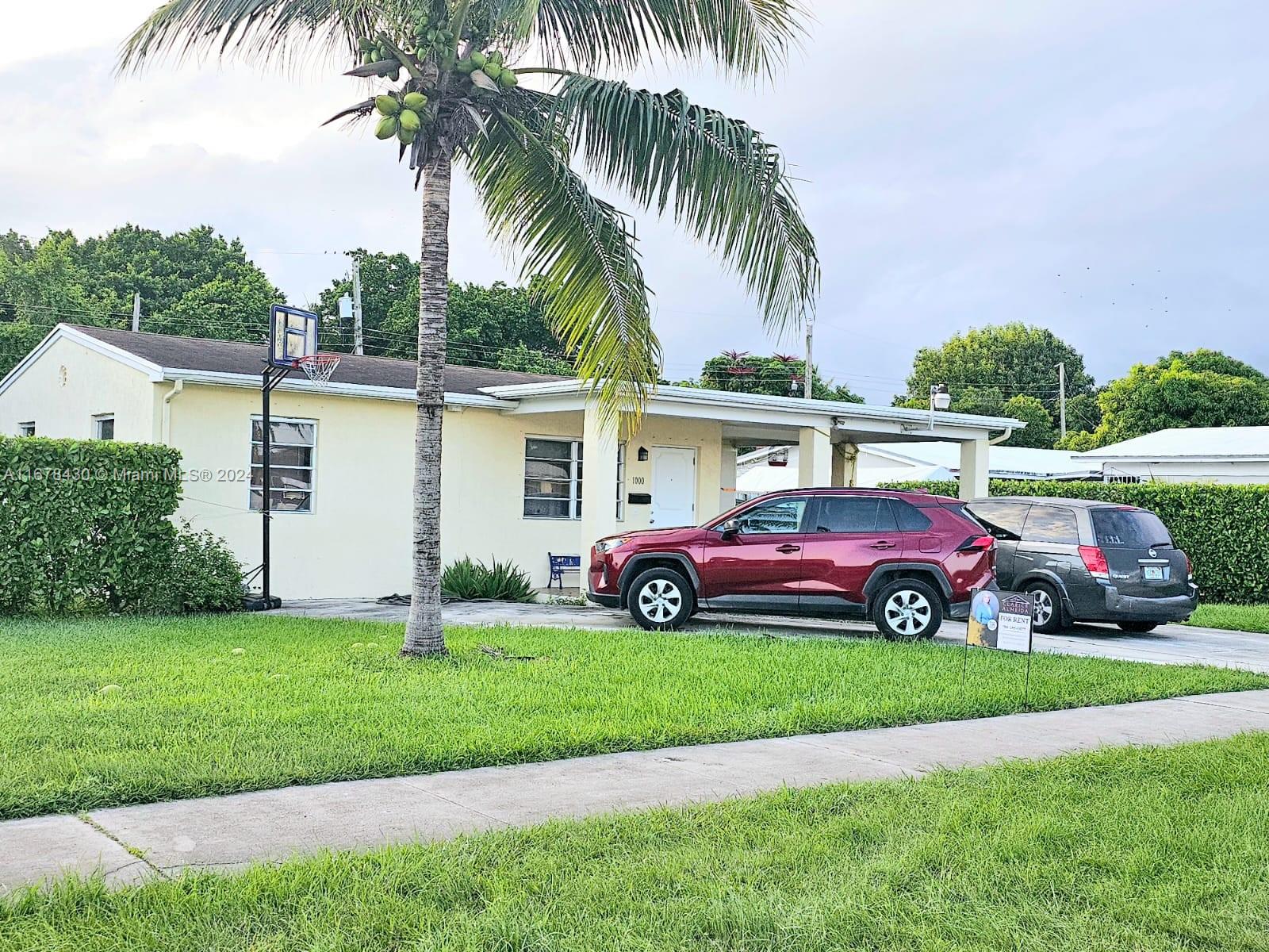 a view of a house with a back yard