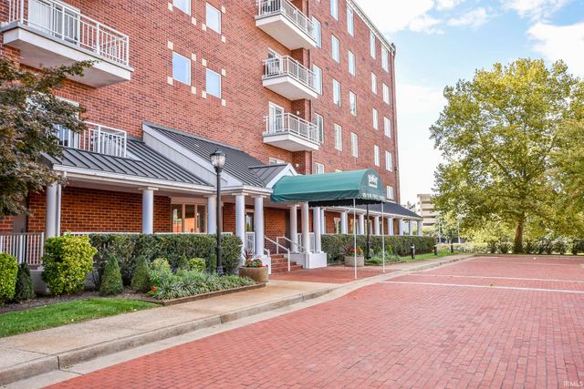 $319,900 | 100 Northwest 1st Street, Unit 506 | Downtown Evansville