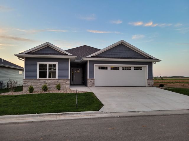 $399,900 | 418 Toms Way | Luxemburg