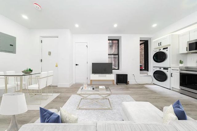 $4,996 | 152 Thompson Street, Unit 1D | SoHo