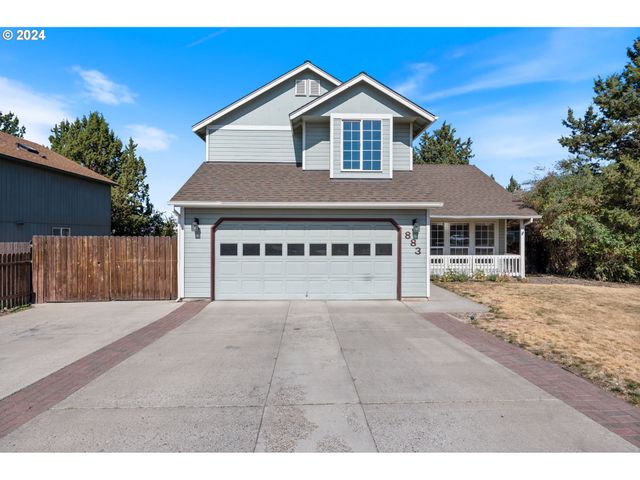 $599,500 | 883 Northeast Locksley Drive | Mountain View