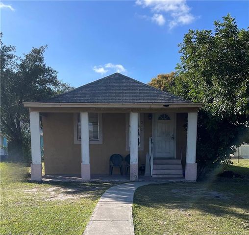 $295,000 | 712 Southeast Bayou Avenue | East Stuart