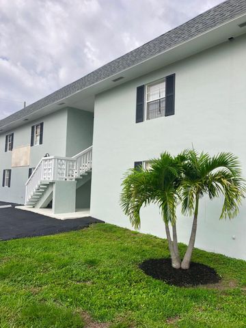 $1,650 | 2711 Vandiver Drive, Unit 208 | Palm Beach Lakes South