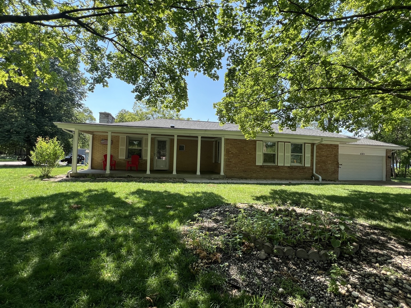 a view of an house that has garden