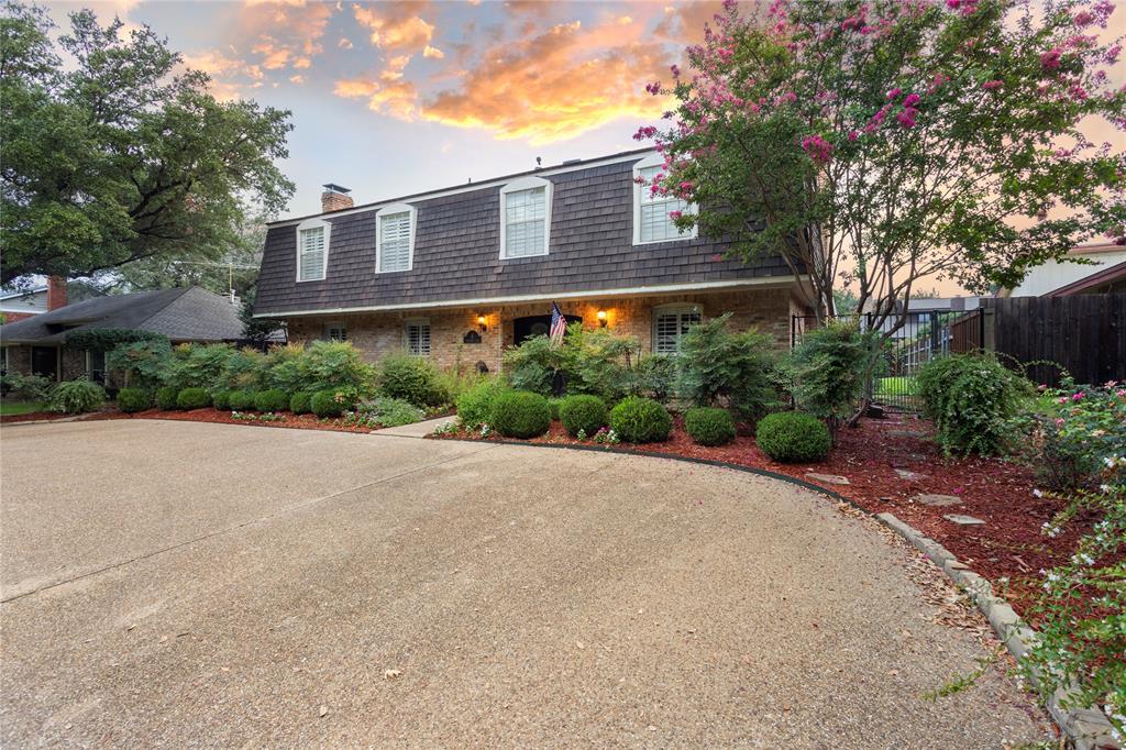 a house view with a outdoor space