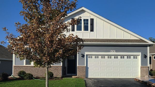 $499,990 | 1010 Churchill Drive | North Aurora