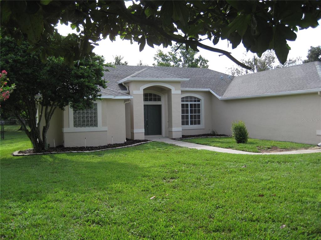 a view of a house with a backyard