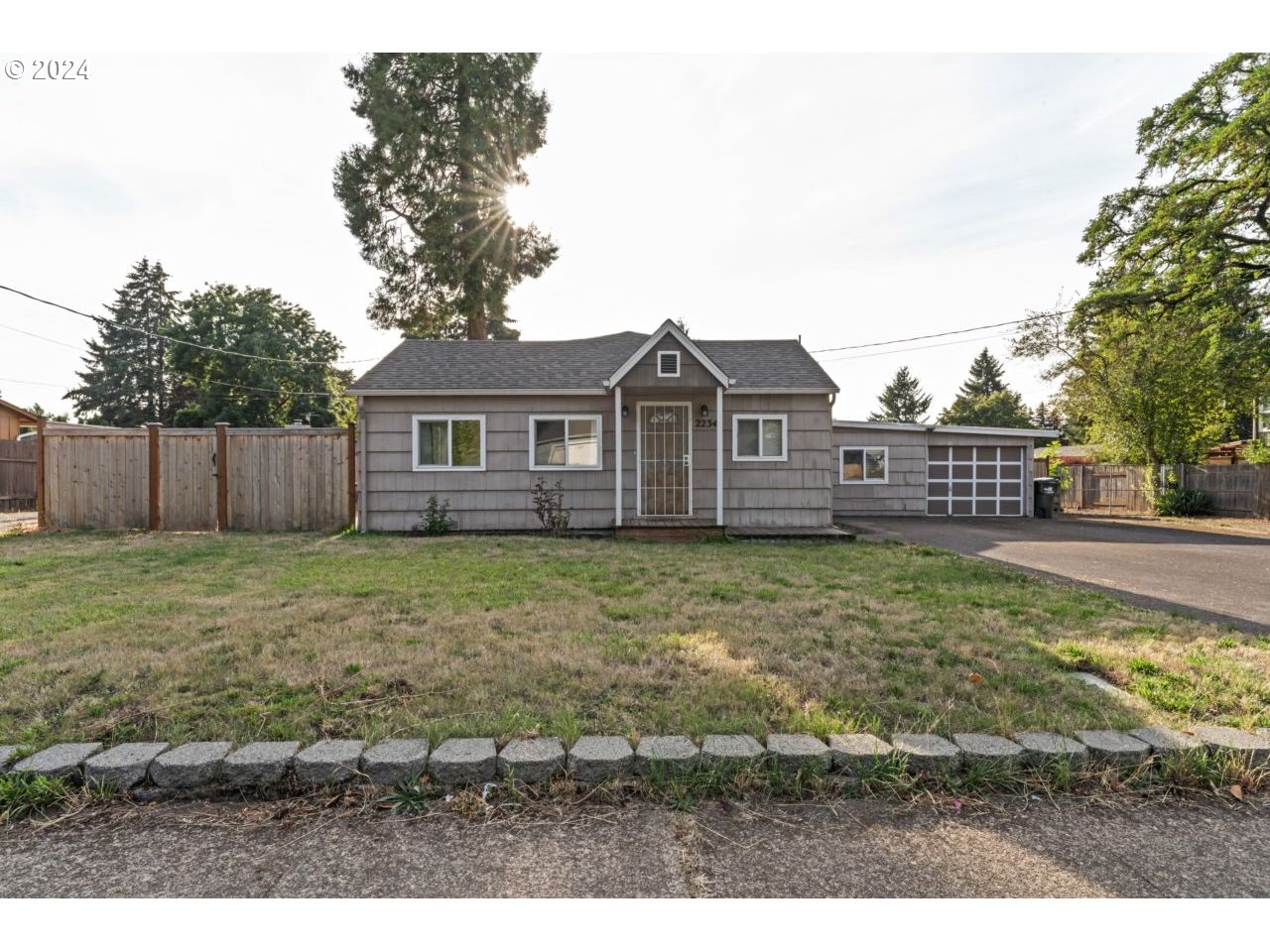 a view of a house with a backyard