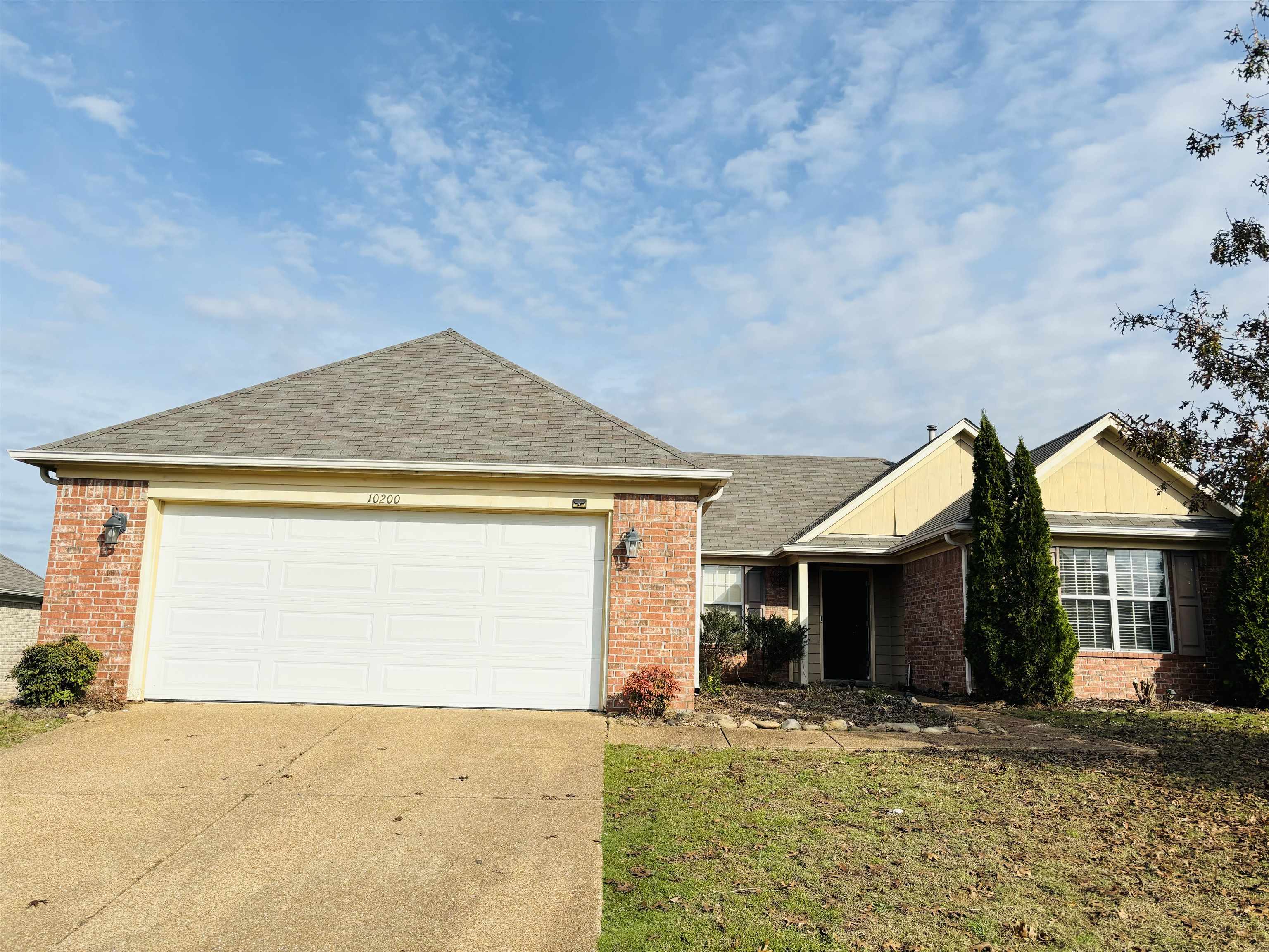 Ranch-style house featuring a garage