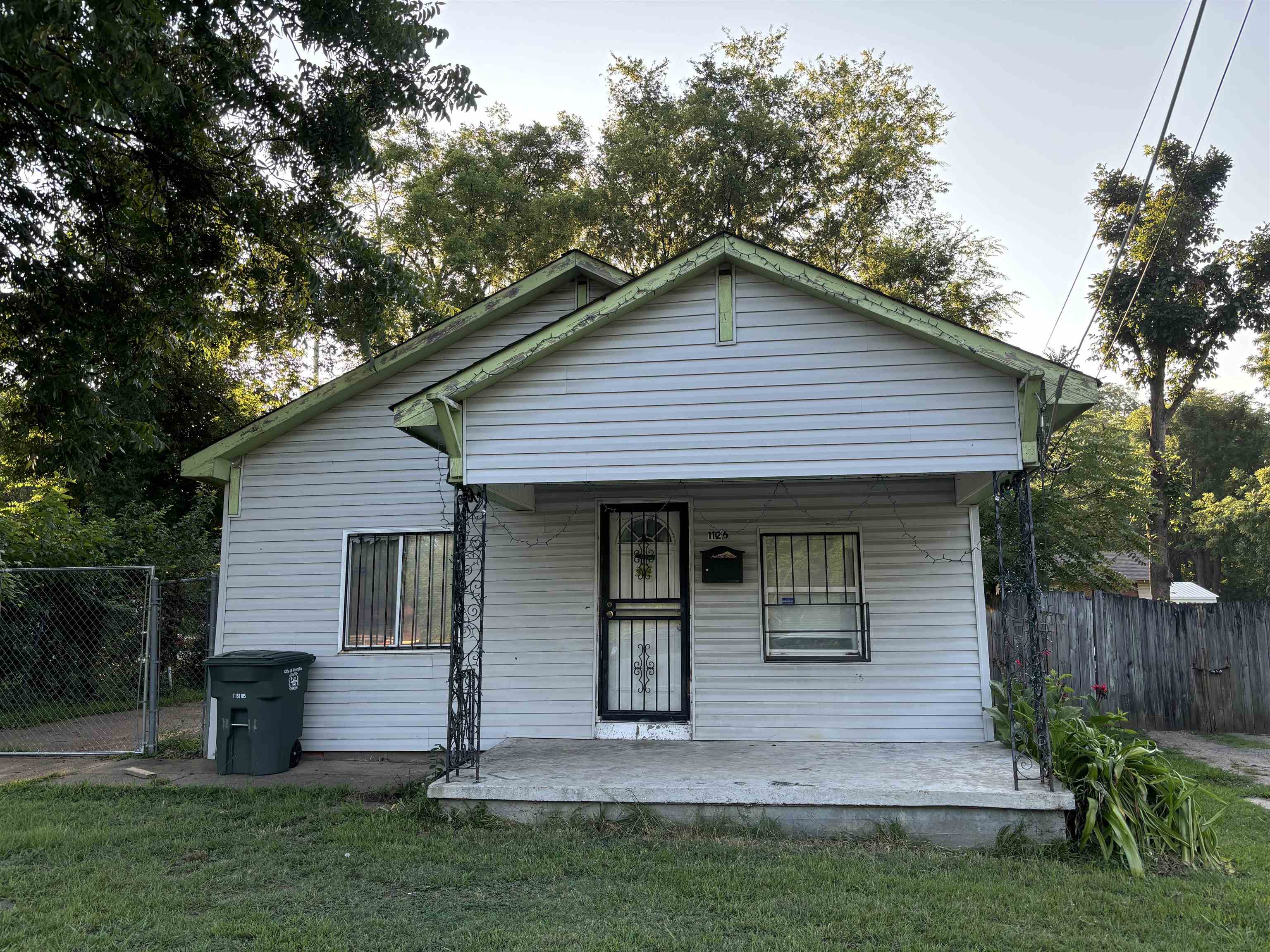 View of front of home featuring a front yard