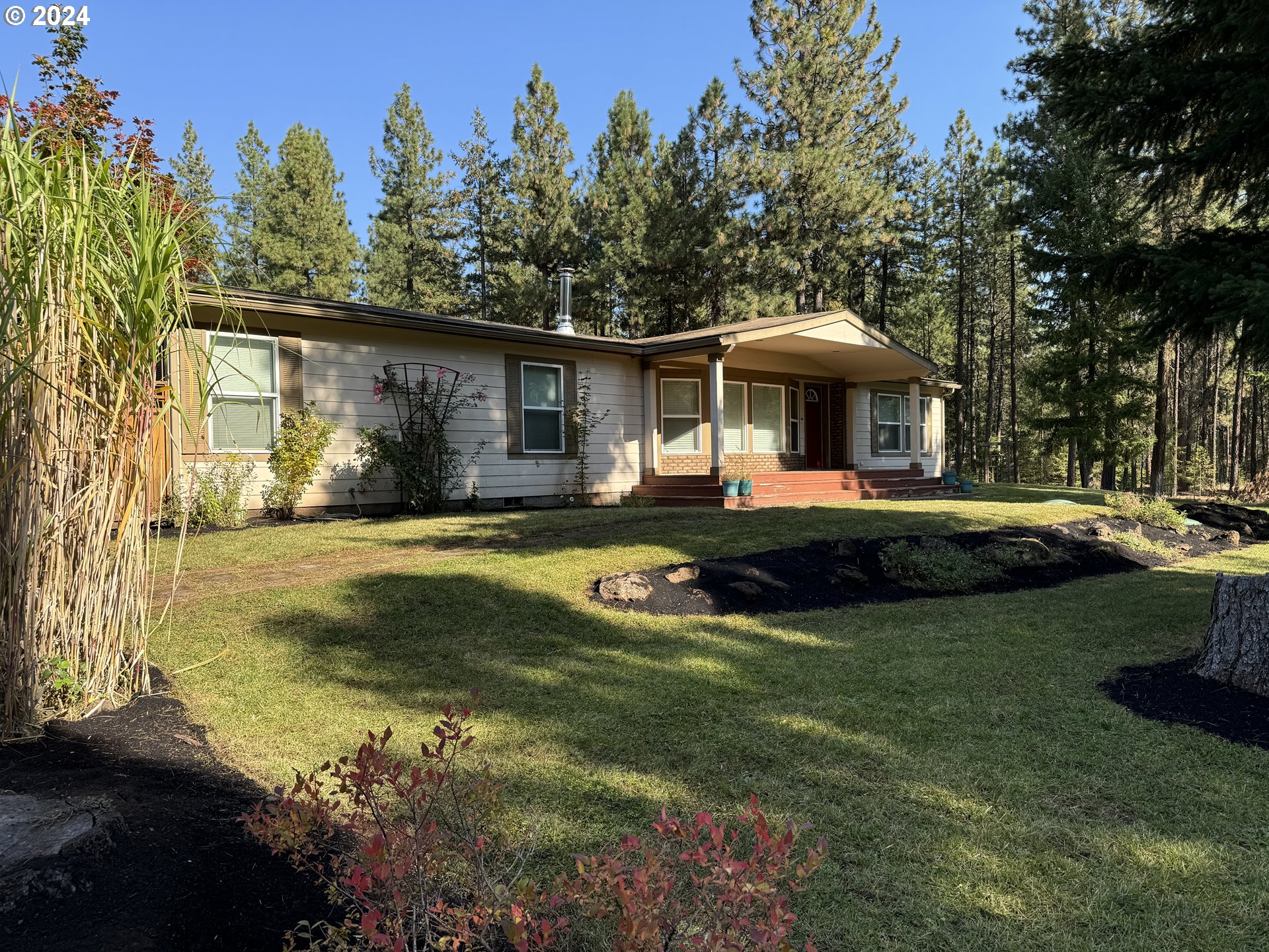 a view of a house with swimming pool and sitting area