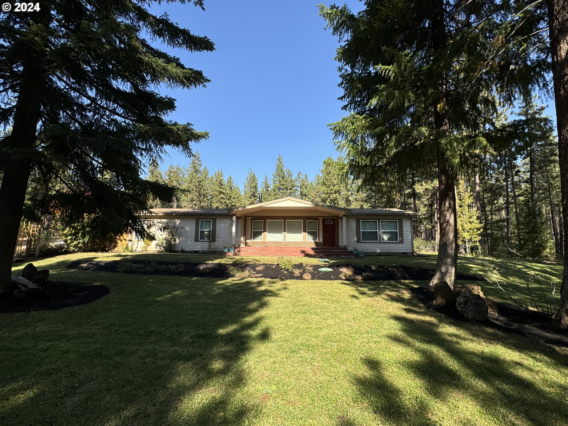 a view of a house with backyard and sitting area