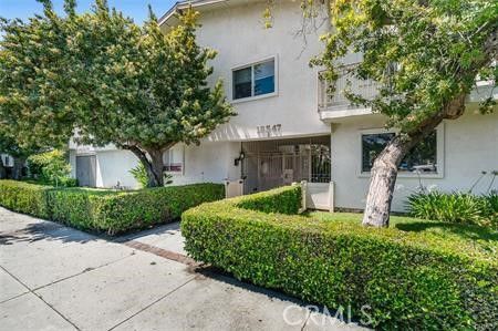 $3,400 | 18547 Collins Street, Unit B25 | Tarzana