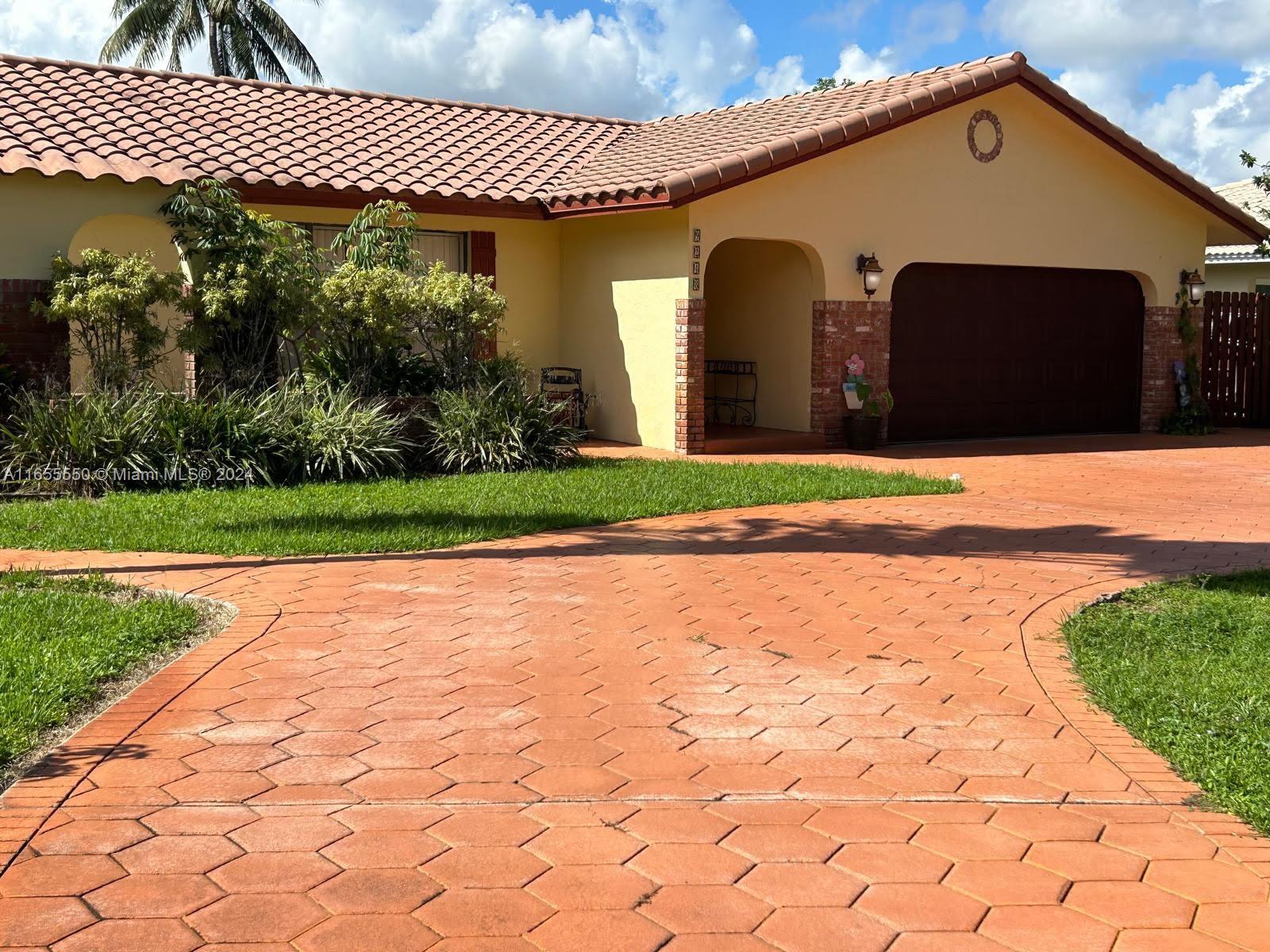 a view of a house with a yard