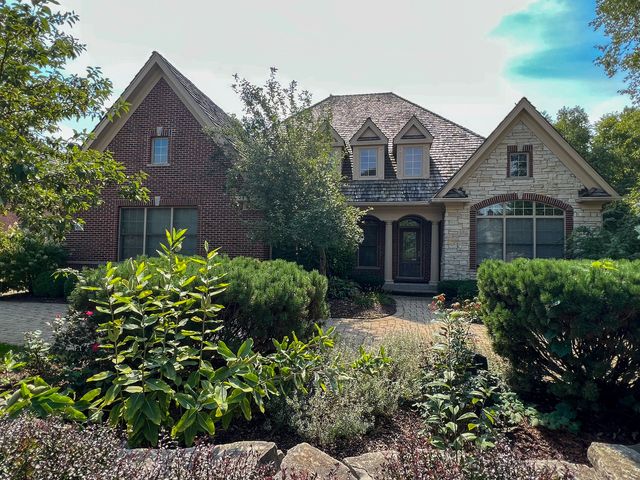 $850,000 | 25033 Old Oak Lane | Shorewood