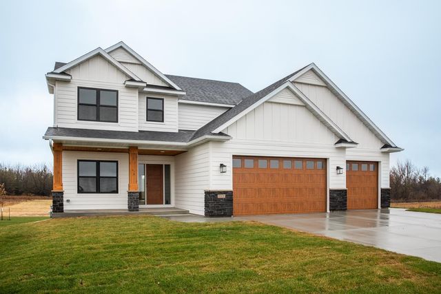 $644,900 | 1701 20th Ave Circle Northeast | Mantorville Township - Dodge County