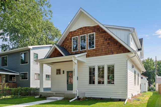 $817,200 | 4549 43rd Avenue South | Hiawatha