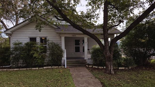 $1,990 | 300 North Jefferson Street | Kaufman