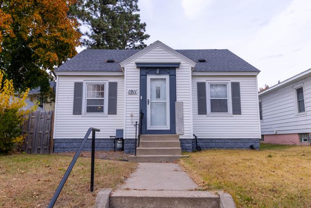 $239,900 | 1911 Farnam Street | Holy Trinity Longfellow