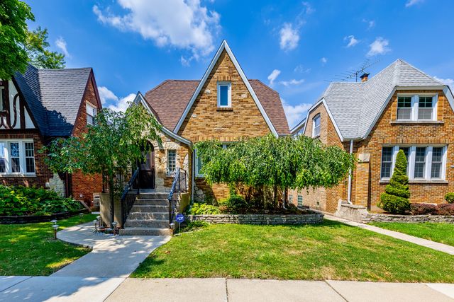 $498,500 | 3304 North Oak Park Avenue | Schorsch Village