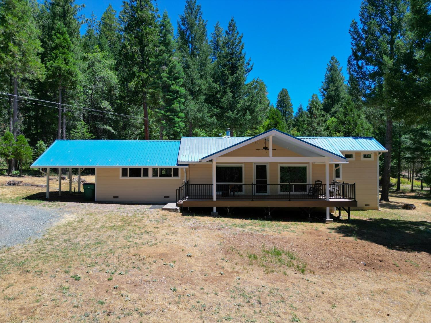 a view of a house with a yard