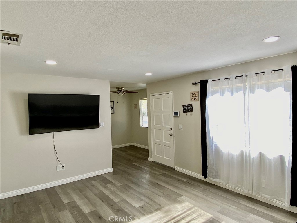 Livingroom, newer flooring, recess lights