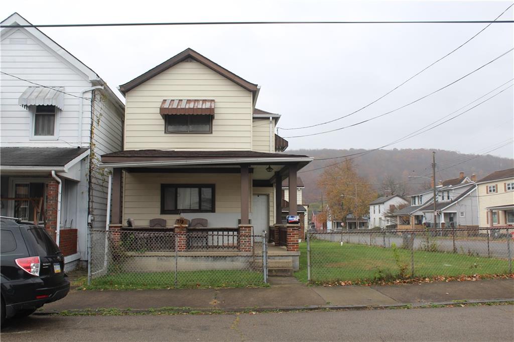 a view of a house with a small yard and plants