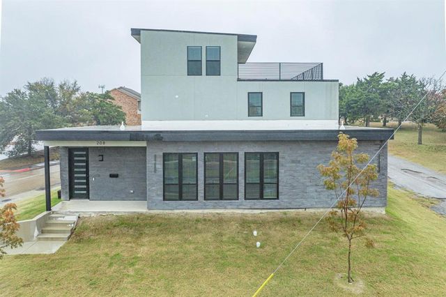 $795,000 | 208 West Pleasant Run Road | DeSoto