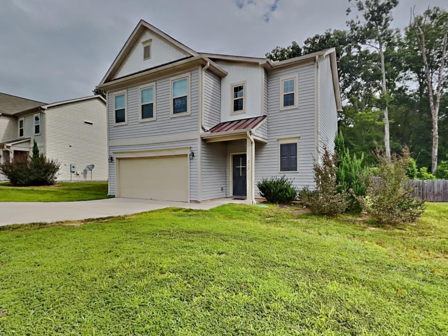 a view of a yard in front of house