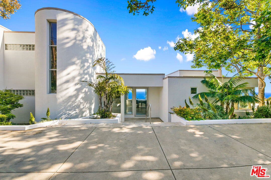 a view of a house with a tree