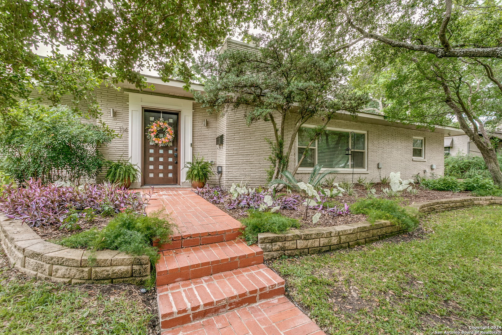 front view of house with a yard