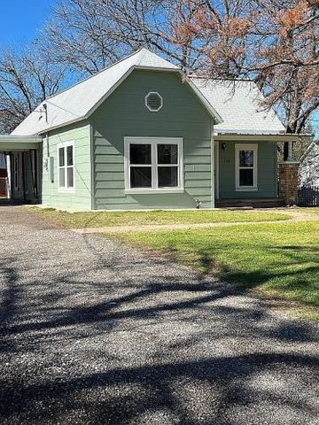 $349,000 | 318 South Baker Street | Granbury