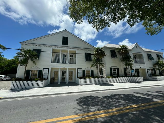 $950 | 300 Southard Street, Unit 103 | Key West