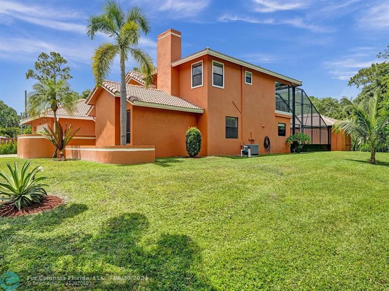 a front view of house with yard