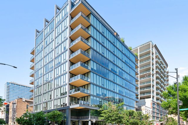 $1,825,000 | 366 West Superior Street, Unit 401 | River North