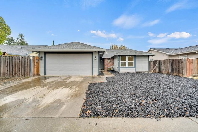 $459,900 | 3916 Blackfield Drive | North Highlands