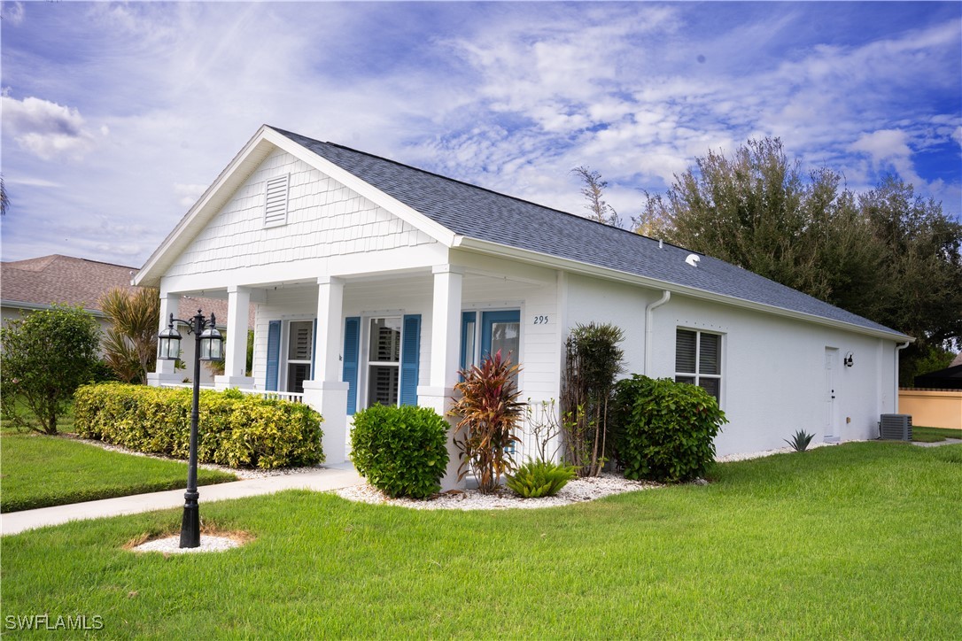 a view of a house with backyard and garden