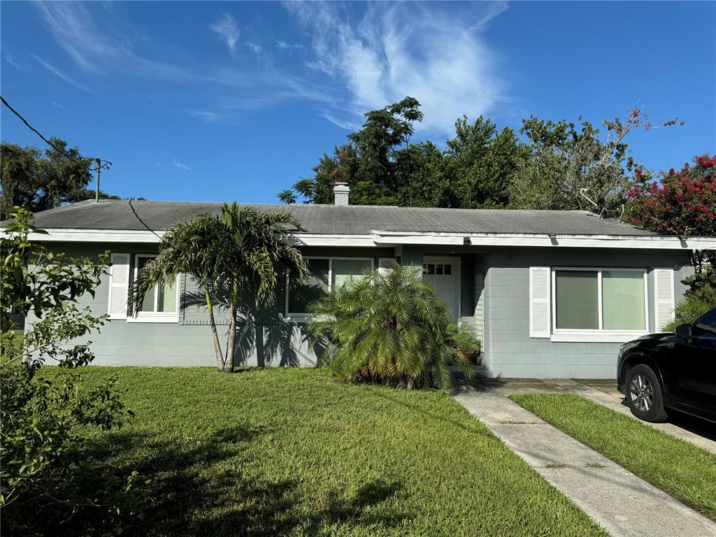 a view of house with a yard