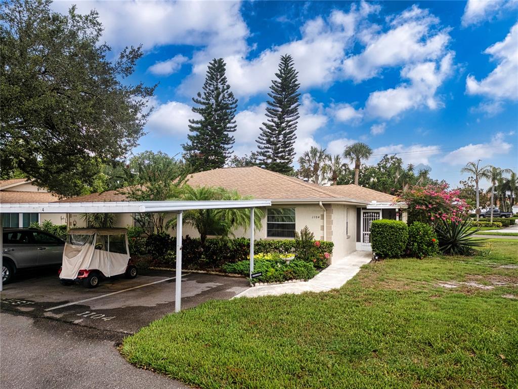 a view of a house with backyard and porch