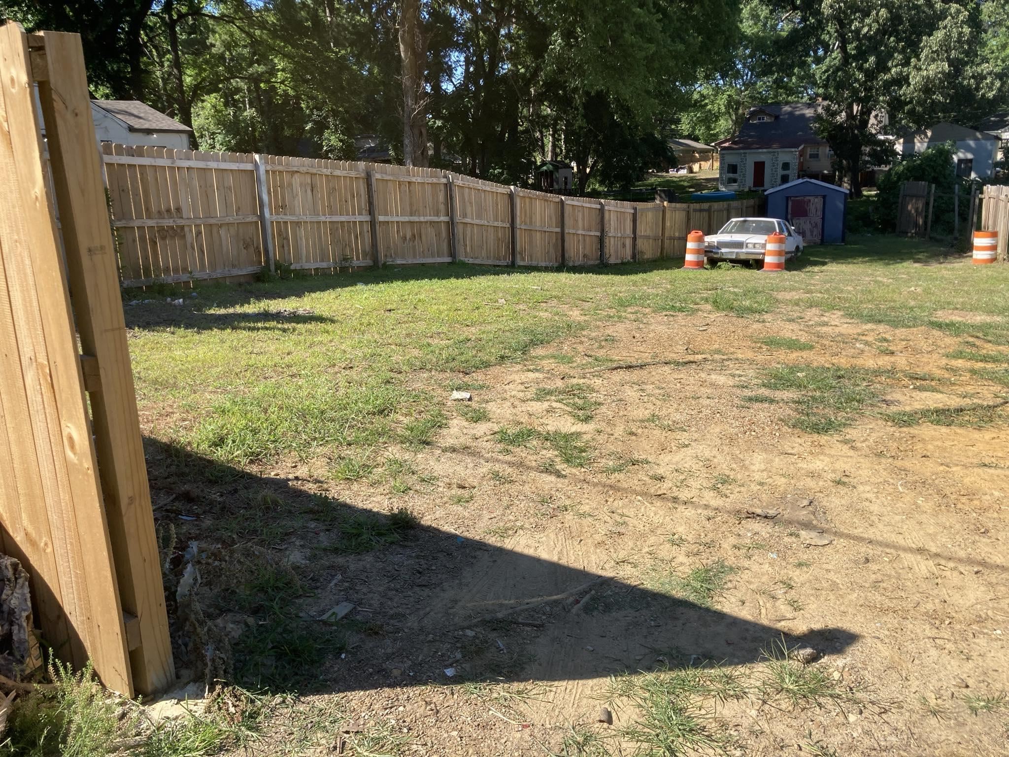 a view of a backyard with fence