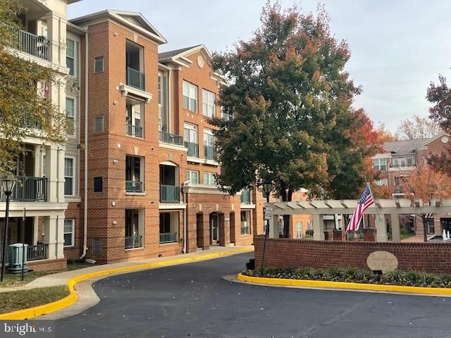 $475,000 | 2901 Saintsbury Plaza, Unit 304 | Oakton