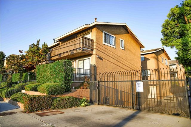 $613,000 | 16414 Cornuta Avenue, Unit 11 | Central Bellflower